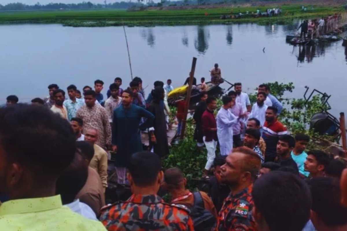 ব্রহ্মপুত্র ভাসমান সেতু ধসে নিহত চার শিশু, নিখোঁজ দুই