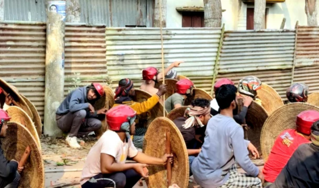 ভাঙ্গায় ঈদের দিন দুই পক্ষের উত্তেজনাপূর্ণ সংঘর্ষ ভাঙ্গায় ঈদের দিন দুই পক্ষের উত্তেজনাপূর্ণ সংঘর্ষ