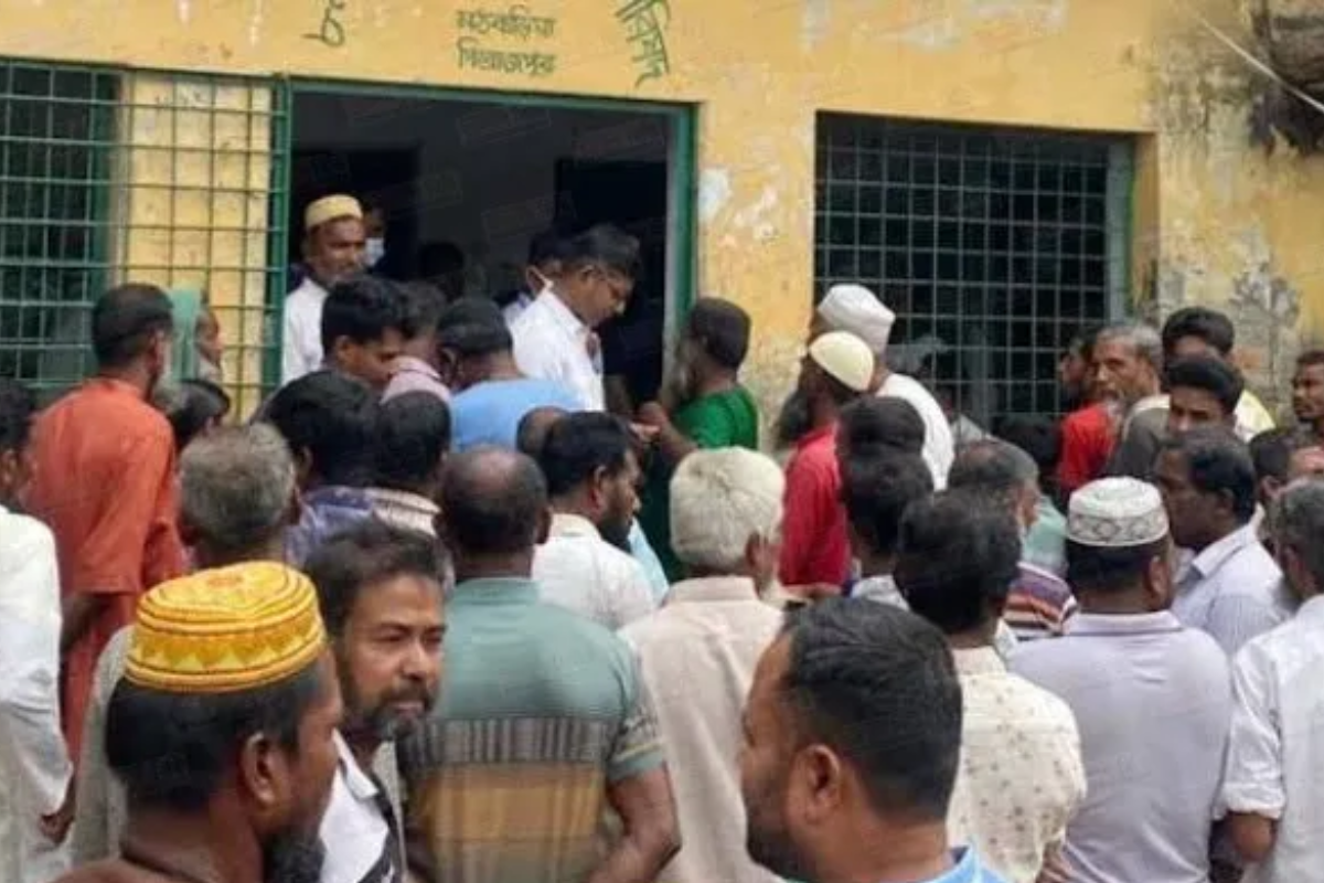 ভিজিএফ চাল বিতরণে জেলেদের মাথাপিছু ১০০ টাকা দাবি নিয়ে বিতর্ক