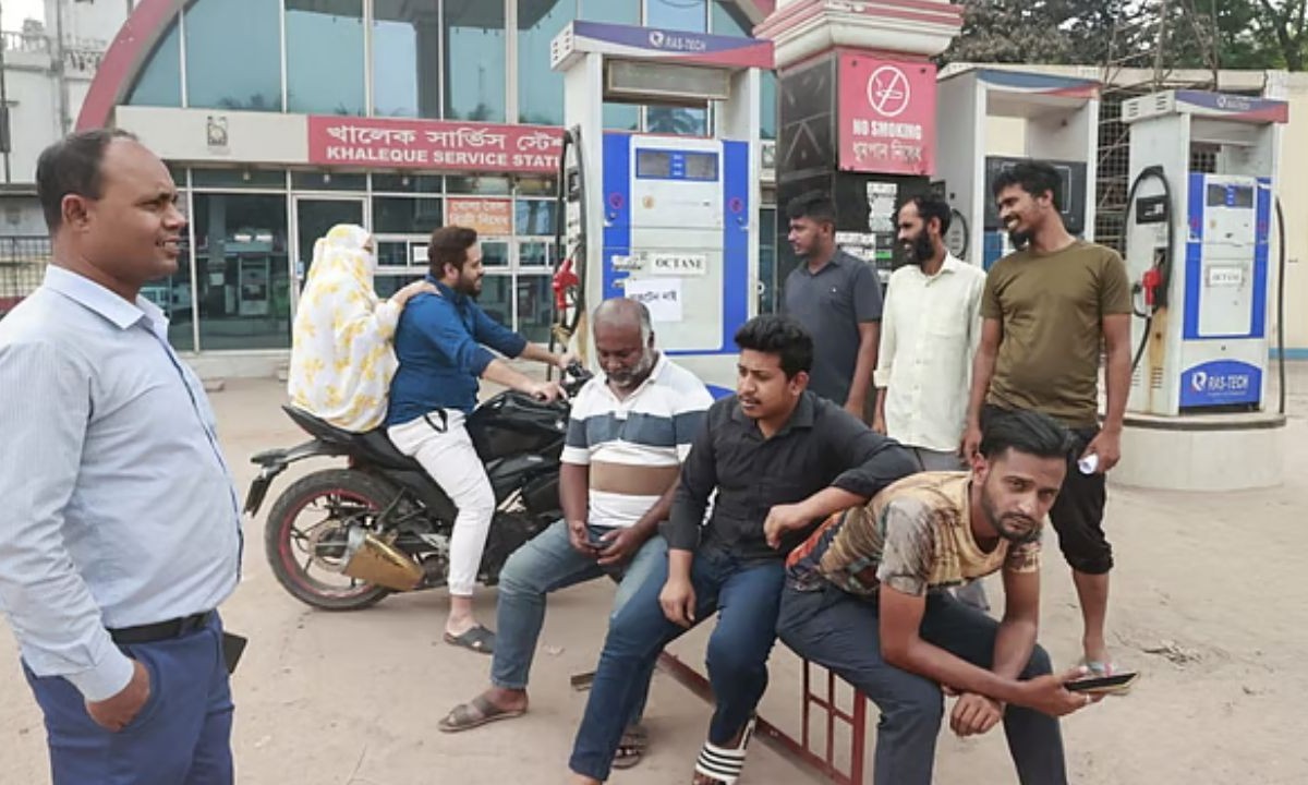 মধ্যপ্রাচ্যে অস্থিরতা: রাজধানীর পাম্পে তীব্র তেলসংকট ও ভোগান্তি
