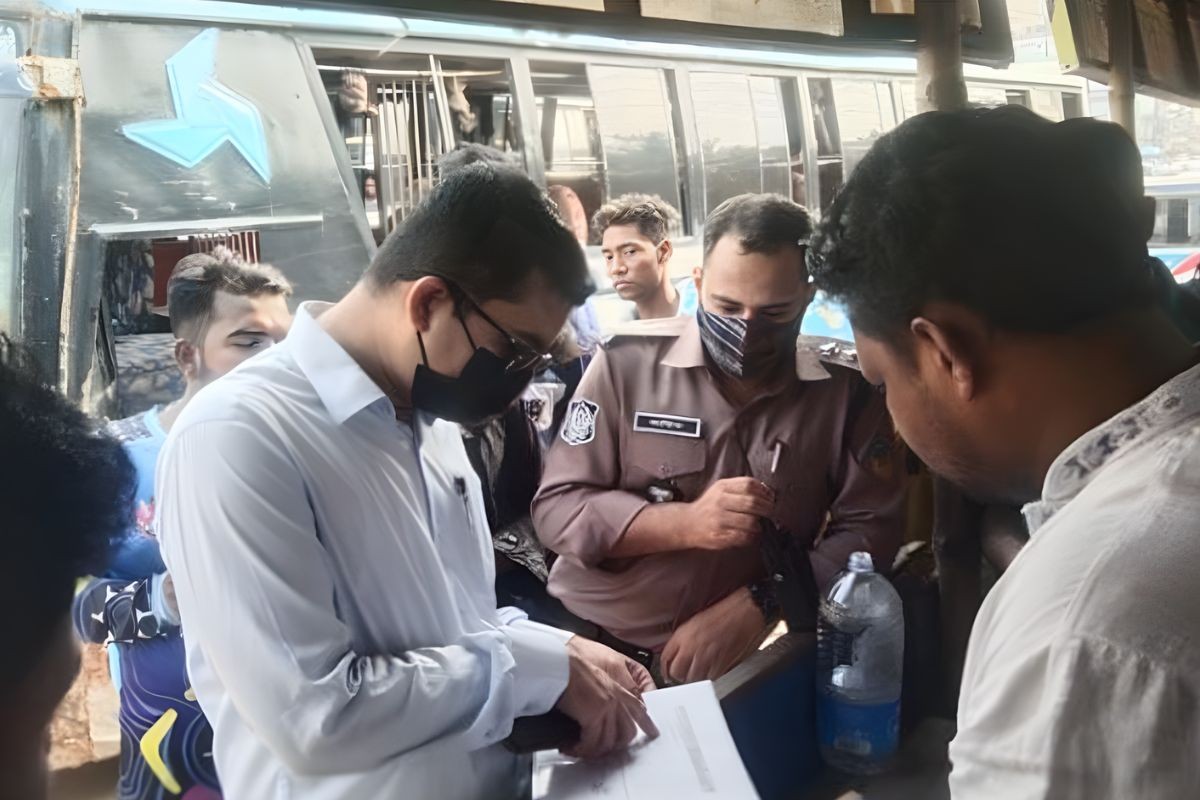 মহাসড়কে অভিযান, অতিরিক্ত ভাড়া ফেরত