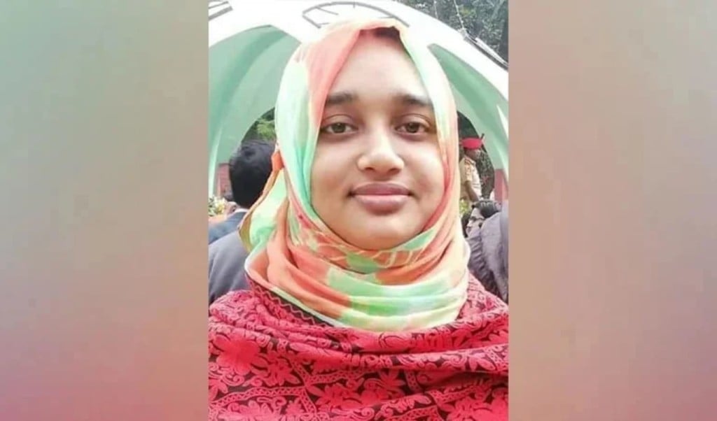 মা হত্যার বিচার দাবিতে চার শিশু রাস্তায়