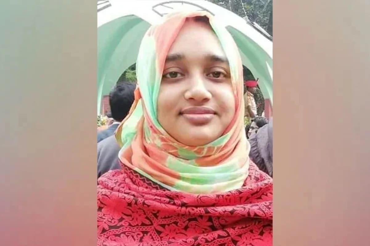 মা হত্যার বিচার দাবিতে চার শিশু রাস্তায়