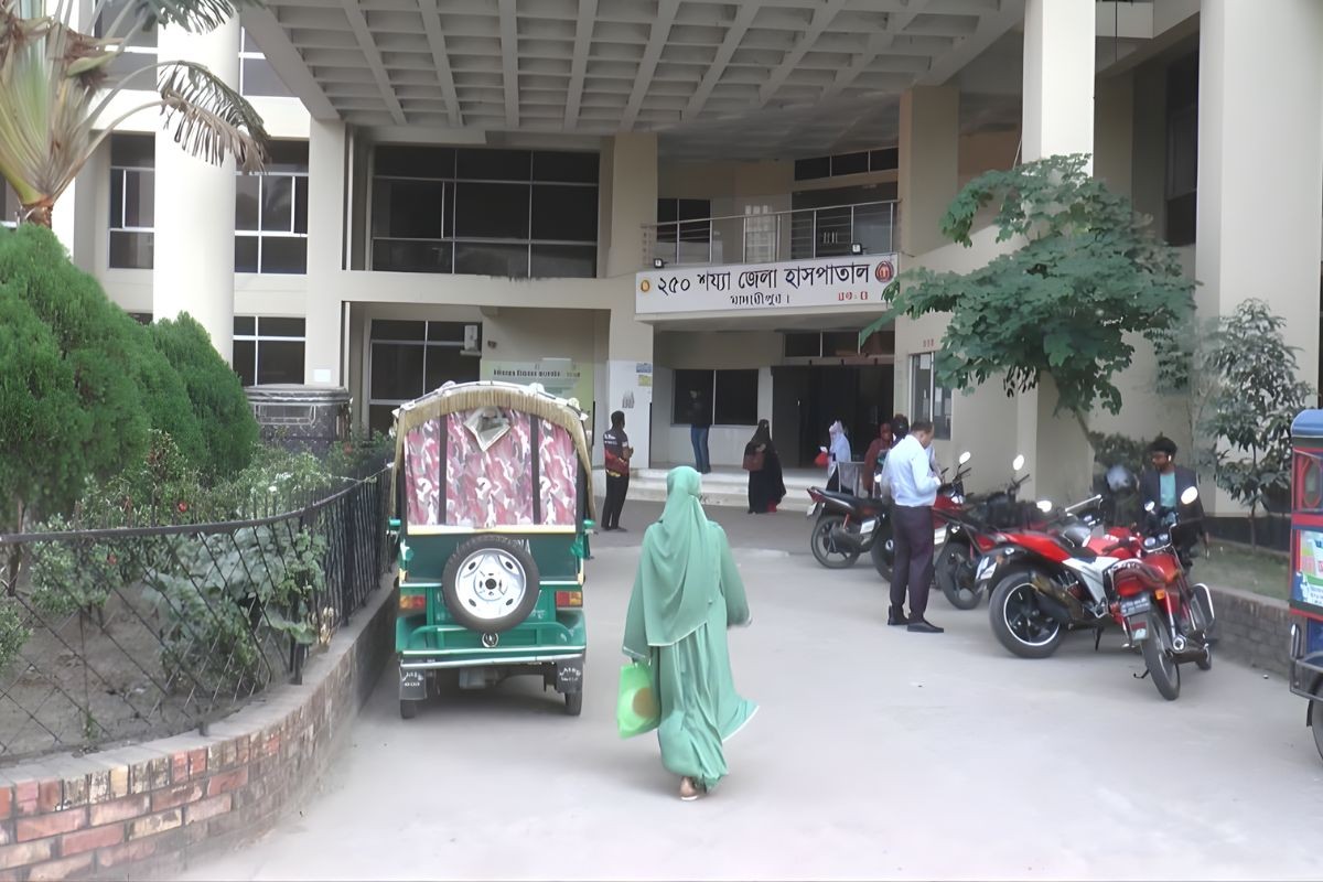 মাদারীপুরে ট্রাক-মোটরসাইকেল সংঘর্ষে নিহত ২