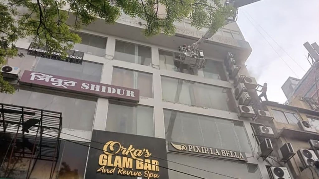 মিরপুরে বাণিজ্যিক ভবনে ভয়াবহ অগ্নিকাণ্ড প্রাণ হারালেন দুজন মিরপুরে বাণিজ্যিক ভবনে ভয়াবহ অগ্নিকাণ্ড: প্রাণ হারালেন দুজন