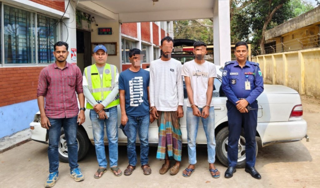 মৌলভীবাজারে নারী অপহরণচেষ্টা গ্রেপ্তার তিনজন মৌলভীবাজারে নারী অপহরণচেষ্টা, গ্রেপ্তার তিনজন