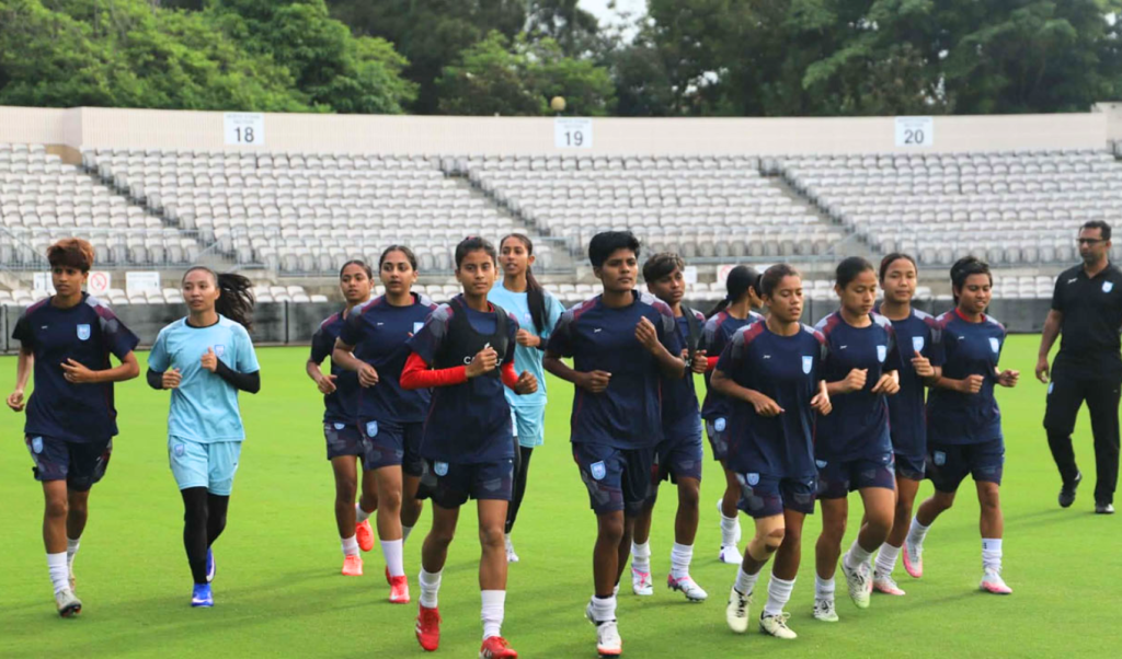 ম্যাচের আট ঘণ্টা আগে অনুশীলনে ঋতুপর্ণারা ম্যাচের আট ঘণ্টা আগে অনুশীলনে ঋতুপর্ণারা