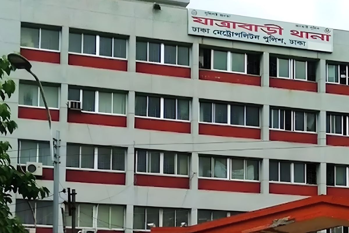 যাত্রাবাড়ীতে বিশেষ অভিযানে ১৬ গ্রেপ্তার