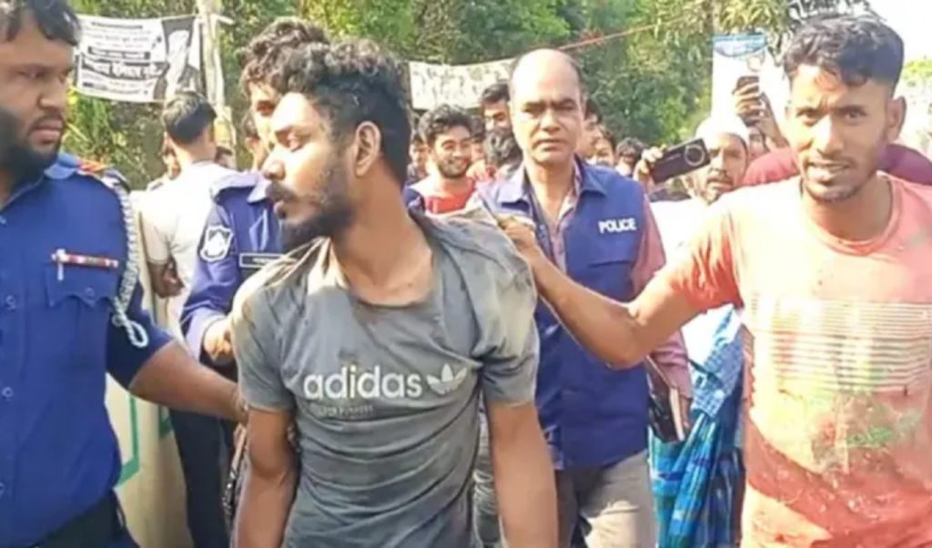 রাউজানে শবে কদরের রাতে প্রবাসী বাড়িতে সংঘবদ্ধ ডাকাতি রাউজানে শবে কদরের রাতে প্রবাসী বাড়িতে সংঘবদ্ধ ডাকাতি