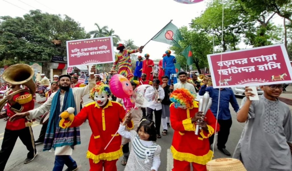 রাজধানীতে ঈদে বর্ণাঢ্য আনন্দ মিছিল অনুষ্ঠিত রাজধানীতে ঈদে বর্ণাঢ্য আনন্দ মিছিল অনুষ্ঠিত