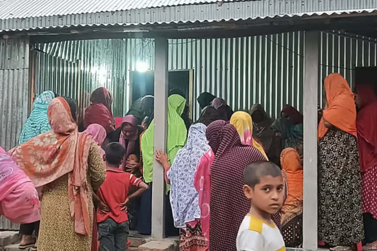 রাজধানীতে লাশের ছয়টি খণ্ড নিয়ে বাড়ি ফিরল বাবা