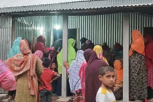 রাজধানীতে লাশের ছয়টি খণ্ড নিয়ে বাড়ি ফিরল বাবা