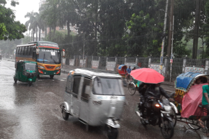 শীতের শিথিলতার পরে রাজধানীতে হঠাৎ বৃষ্টির দেখা