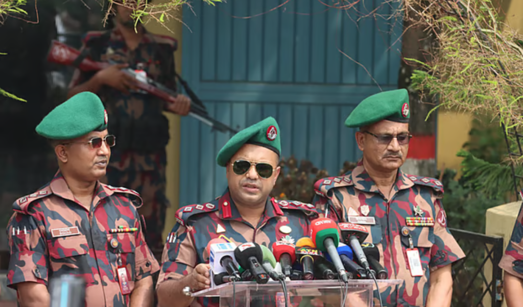 রাজশাহীতে তেল মজুত ও পাচার রোধে বিজিবি মোতায়েন রাজশাহীতে তেল মজুত ও পাচার রোধে বিজিবি মোতায়েন