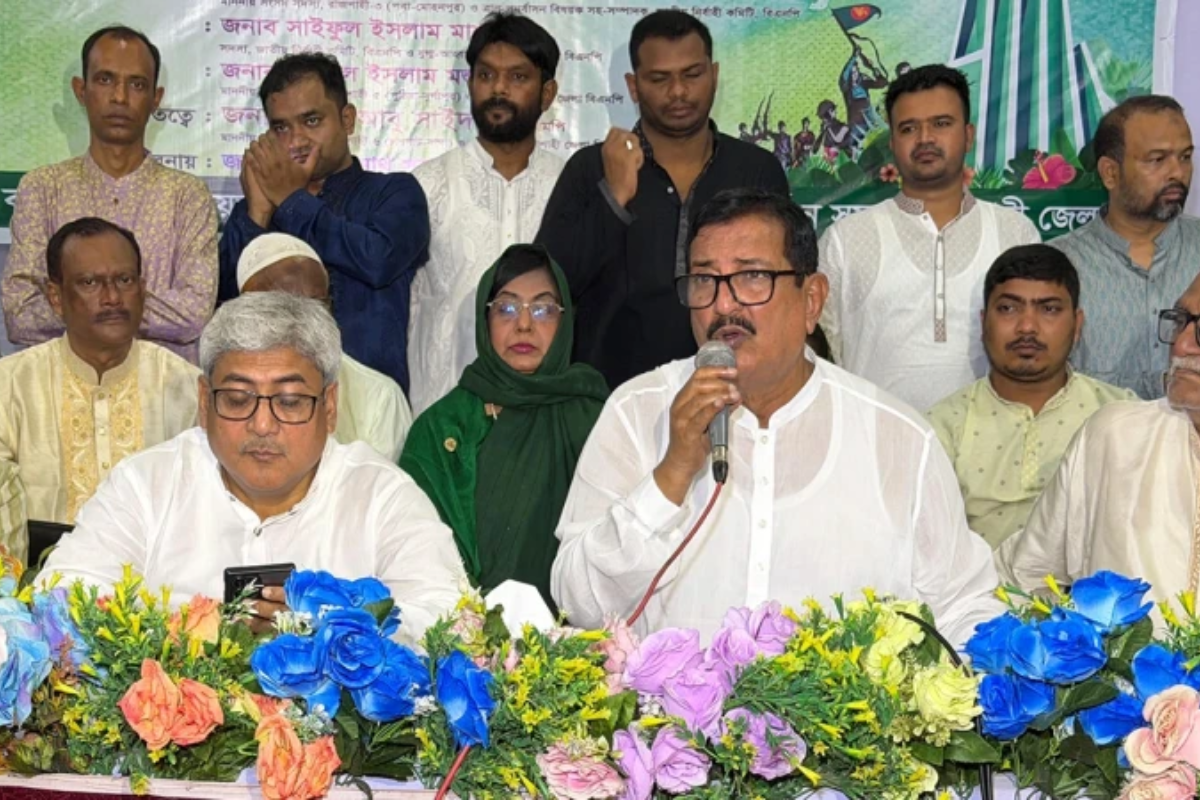 রাজশাহীতে ভূমিমন্ত্রীর সমালোচনা: হেলমেট বাহিনী এখন গুপ্ত বাহিনী