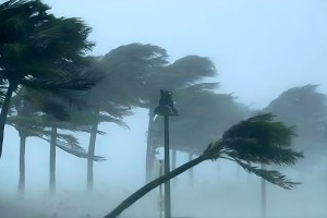 রাতের ঝড়ে বিপদের শঙ্কা ১০ জেলায়