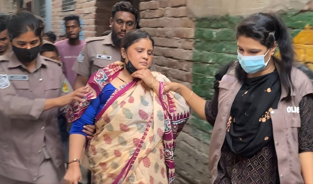 লালবাগে মাদক আস্তানা উন্মোচিত লালবাগে মাদক আস্তানা উন্মোচিত