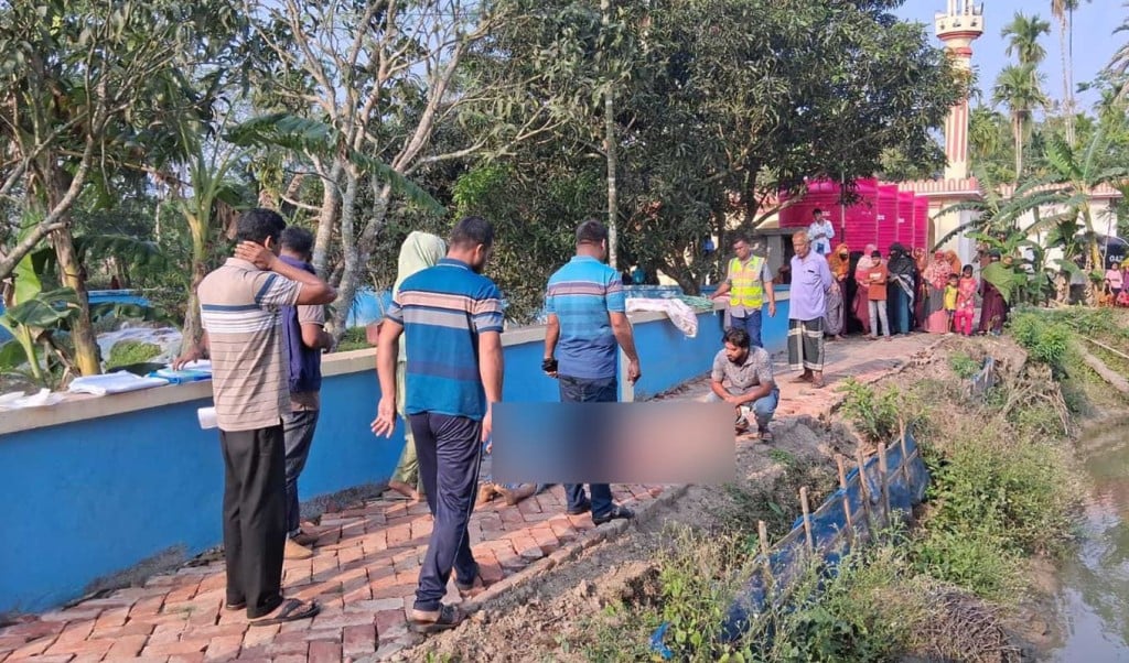 শরণখোলায় কিশোরীর গলাকাটা লাশ উদ্ধার শরণখোলায় কিশোরীর গলাকাটা লাশ উদ্ধার