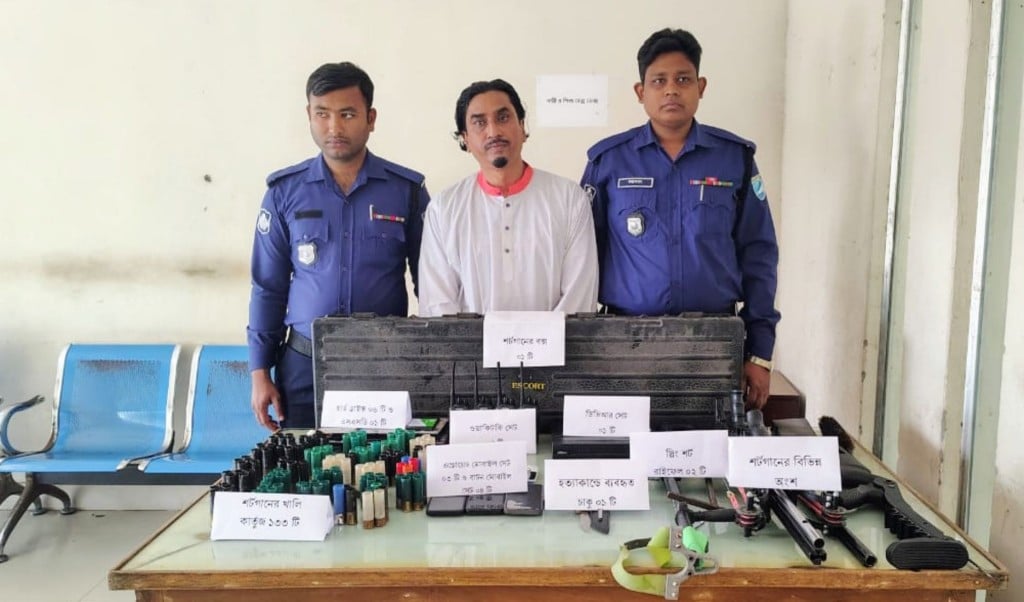 শরীয়তপুরে খাদেম জয়নাল হত্যায় পীর গ্রেপ্তার শরীয়তপুরে খাদেম জয়নাল হত্যায় পীর গ্রেপ্তার