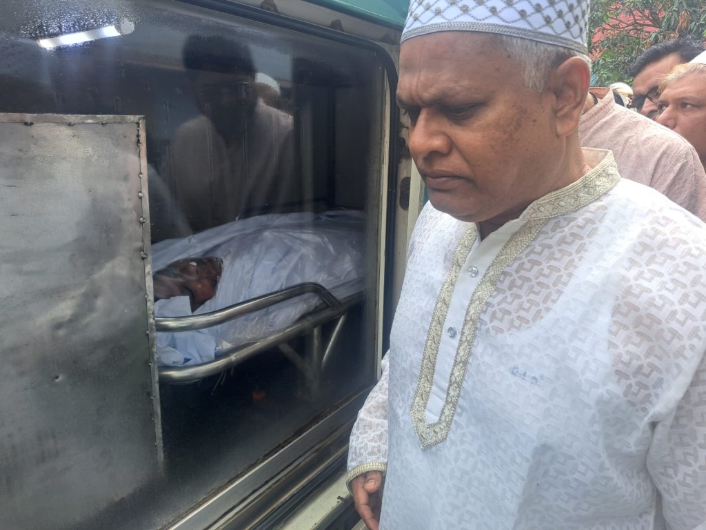 শামস সুমনের মৃত্যুতে রাবি উপাচার্যের শোক প্রকাশ শামস সুমনের মৃত্যুতে রাবি উপাচার্যের শোক প্রকাশ