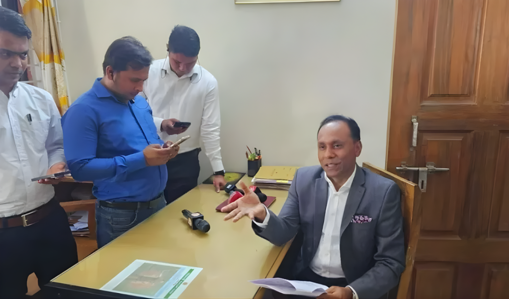 সারপ্রাইজ পরিদর্শনে ভূমি প্রতিমন্ত্রী অফিসে নেই কর্মকর্তা উপস্থিত সারপ্রাইজ পরিদর্শনে ভূমি প্রতিমন্ত্রী, অফিসে নেই কর্মকর্তা উপস্থিত