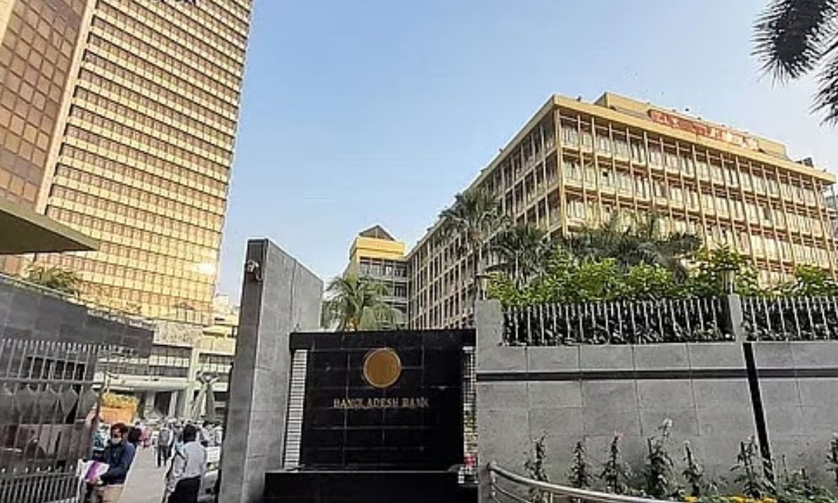 সুদহার হ্রাস নিয়ে বিতর্ক: সাদিক আহমেদের পদত্যাগ ও সভা স্থগিত