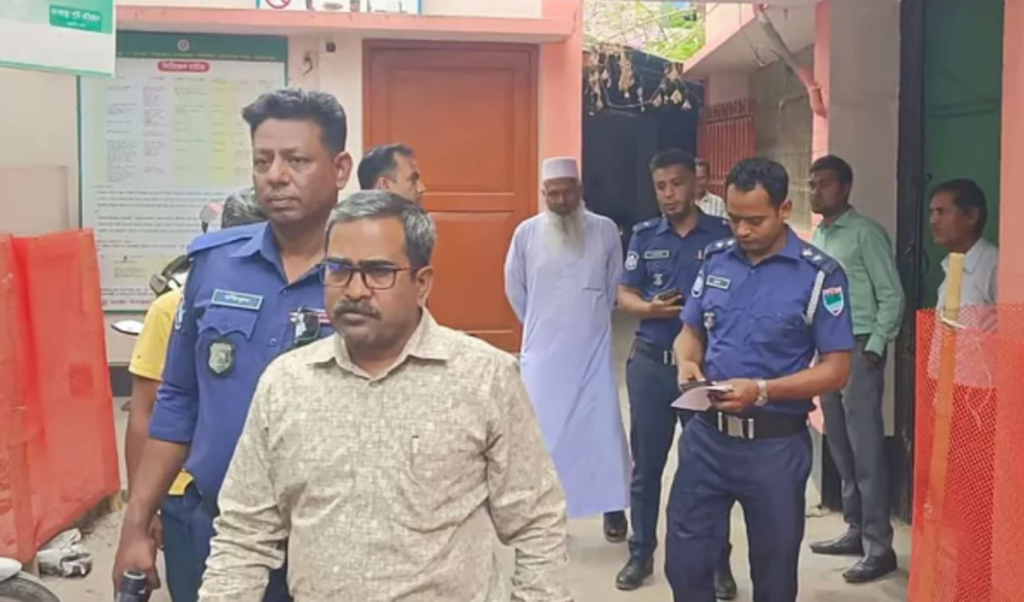 স্বাস্থ্যমন্ত্রীর আত্মীয় পরিচয়ে চাঁদাবাজি সাংবাদিক আটক স্বাস্থ্যমন্ত্রীর আত্মীয় পরিচয়ে চাঁদাবাজি, সাংবাদিক আটক