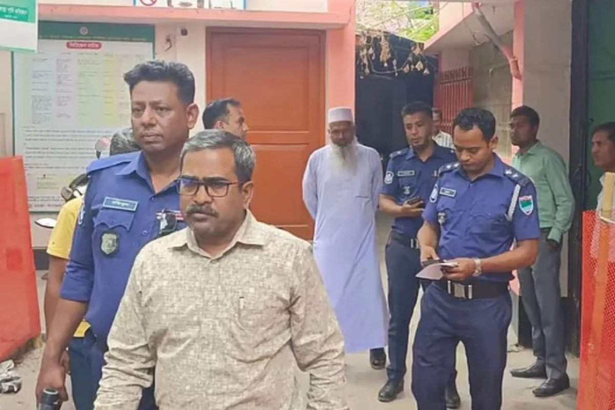 স্বাস্থ্যমন্ত্রীর আত্মীয় পরিচয়ে চাঁদাবাজি, সাংবাদিক আটক