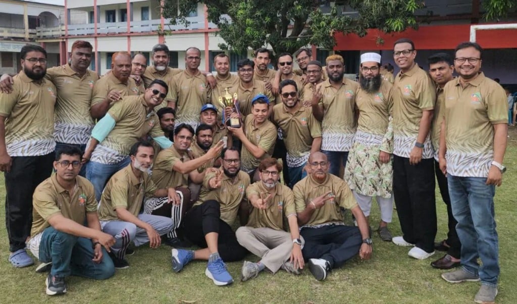 স্মৃতির মাঠে ফকির মিসকিন বন্ধুত্বের লড়াই স্মৃতির মাঠে ফকির-মিসকিন বন্ধুত্বের লড়াই