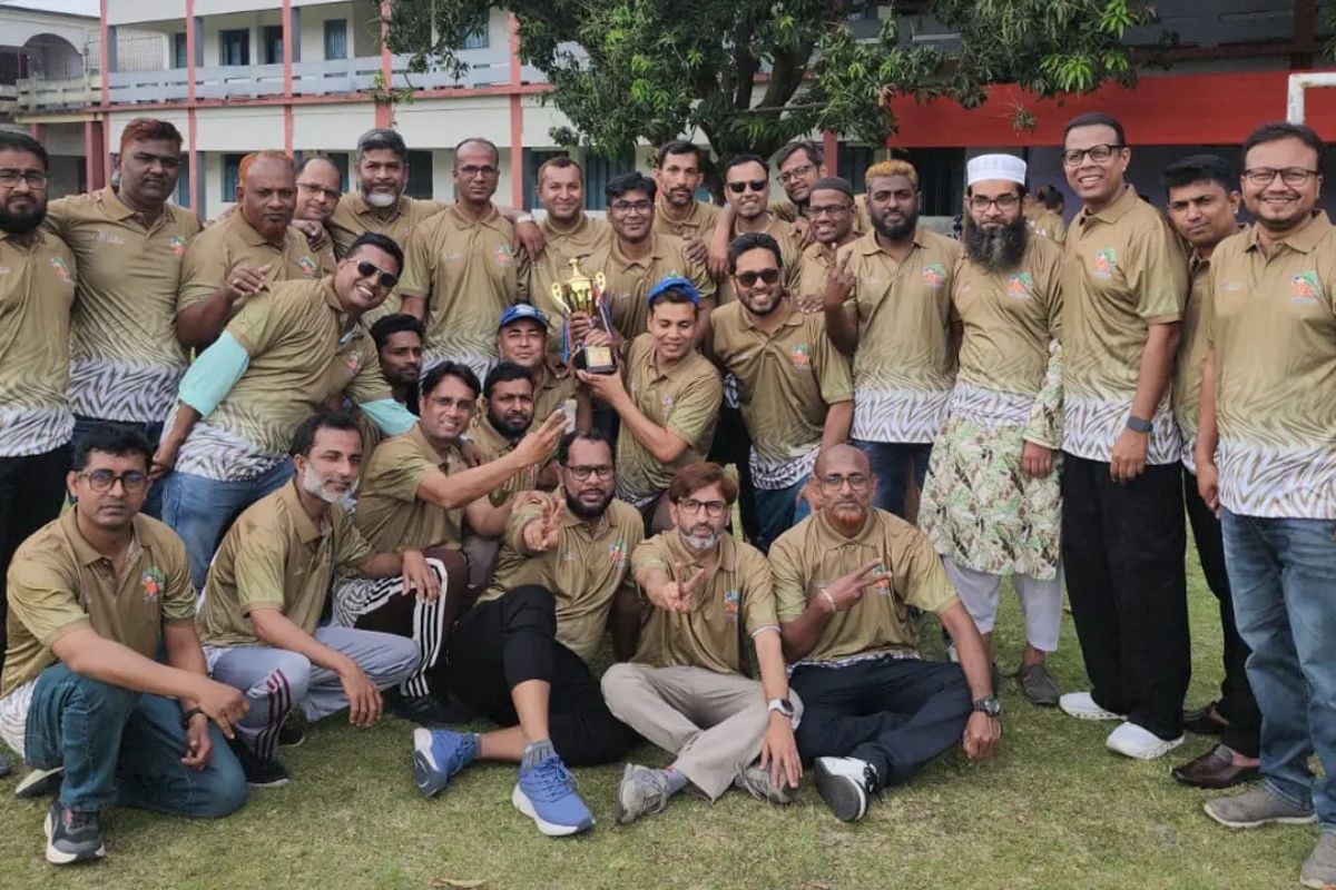 স্মৃতির মাঠে ফকির-মিসকিন বন্ধুত্বের লড়াই