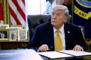 হরমুজ সংকটে কৌশল বদলালেন ট্রাম্প