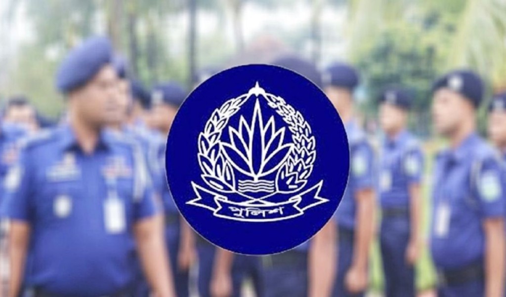 ১৯ বছর পর পুলিশ চাকরিতে ফেরত পেলেন ৩৩০ ১৯ বছর পর পুলিশ চাকরিতে ফেরত পেলেন ৩৩০