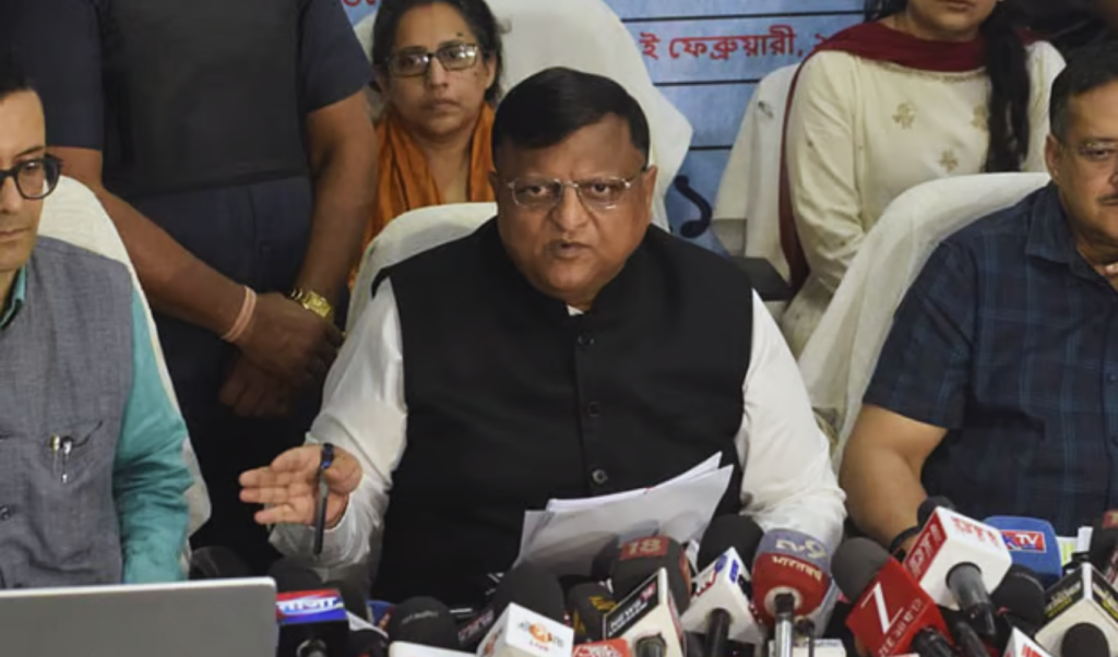 ৬৪ লাখ ভোটারের নাম বাদ পড়ল পশ্চিমবঙ্গের তালিকা থেকে ৬৪ লাখ ভোটারের নাম বাদ পড়ল পশ্চিমবঙ্গের তালিকা থেকে