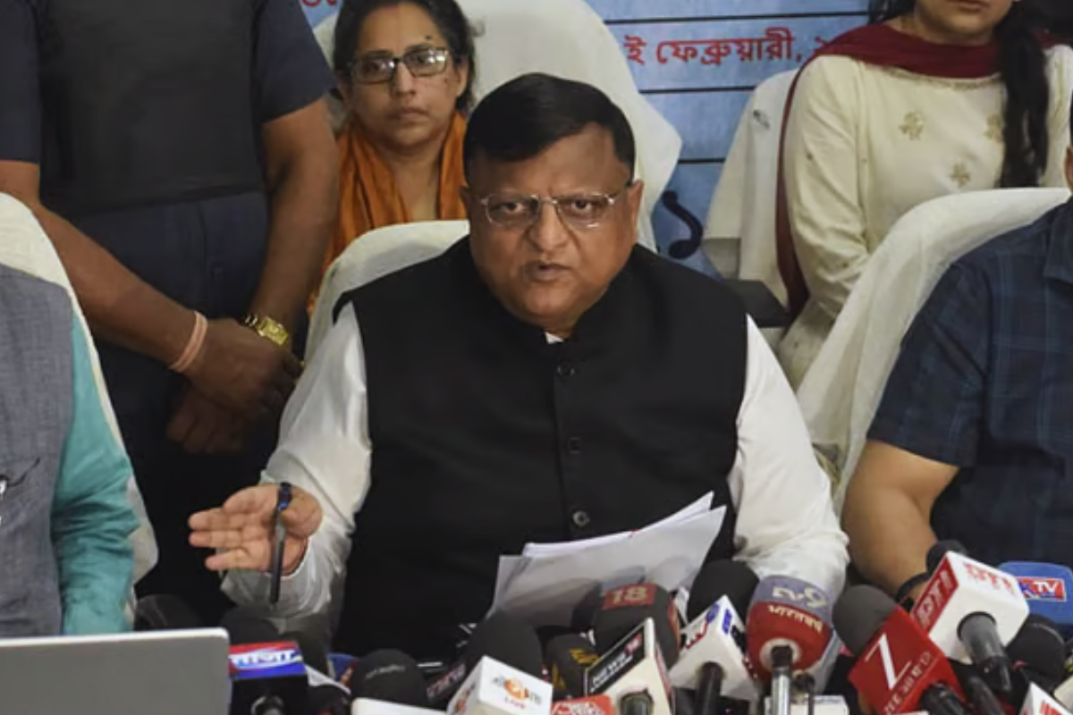 ৬৪ লাখ ভোটারের নাম বাদ পড়ল পশ্চিমবঙ্গের তালিকা থেকে