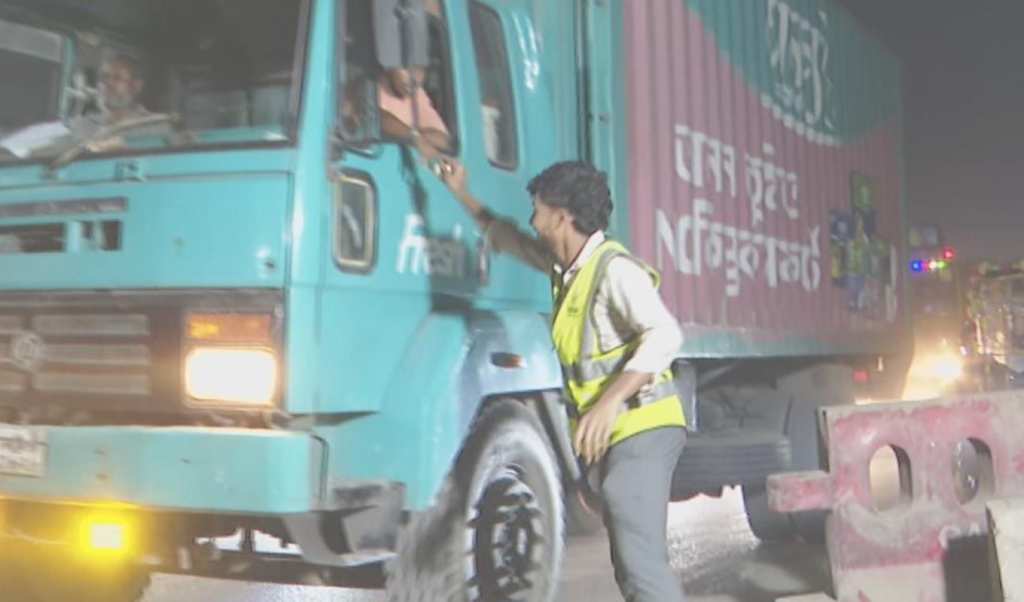 ‘সমঝোতার চাঁদায় আড়তের ৩৭ টাকার বেগুন ঢাকায় ১০০ টাকা ‘সমঝোতার’ চাঁদায় আড়তের ৩৭ টাকার বেগুন ঢাকায় ১০০ টাকা