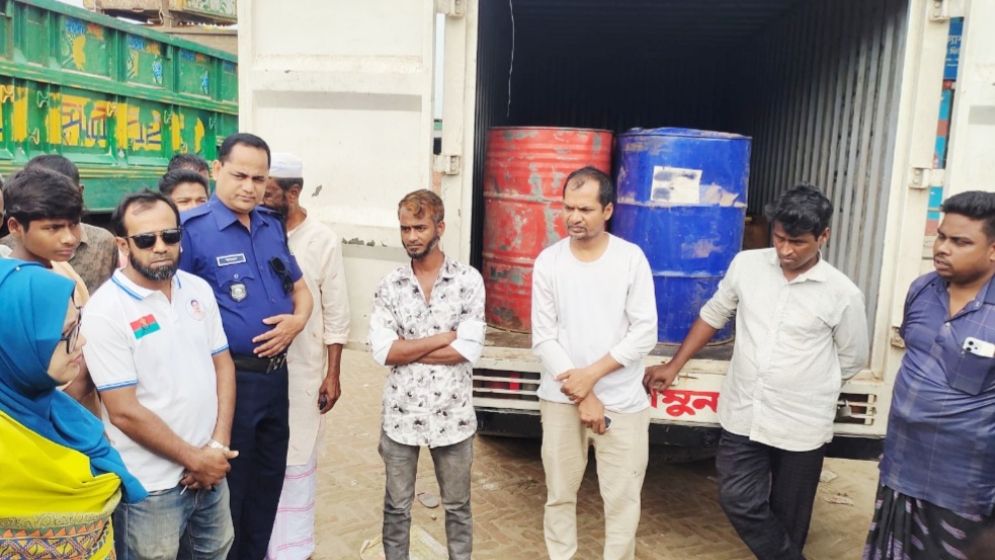 অবৈধ ডিজেল পাচারচেষ্টা নস্যাৎ, তিন আটক