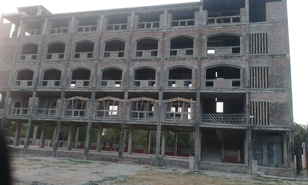 ছয় বছরেও অসম্পূর্ণ বিদ্যালয় ভবন