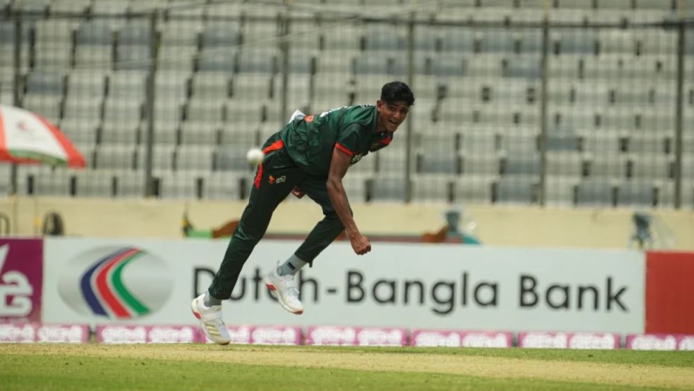 নাহিদ রানার বোলিং তোপে ১৯৮ রানেই থমকে গেল নিউজিল্যান্ড