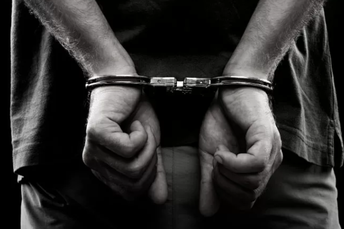 রাজধানীতে ৭০ লাখ টাকার মদ-বিয়ারসহ মাদক ব্যবসায়ী গ্রেপ্তার