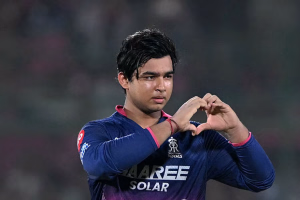 আইপিএলে রান ও রেকর্ডের মহোৎসব: এক দিনেই ভেঙেছে একাধিক বিশ্বরেকর্ড