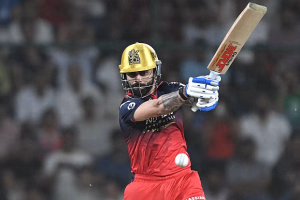 আইপিএলের ইতিহাসে প্রথম ব্যাটার হিসেবে বিরাট কোহলির ৯ হাজারি মাইলফলক