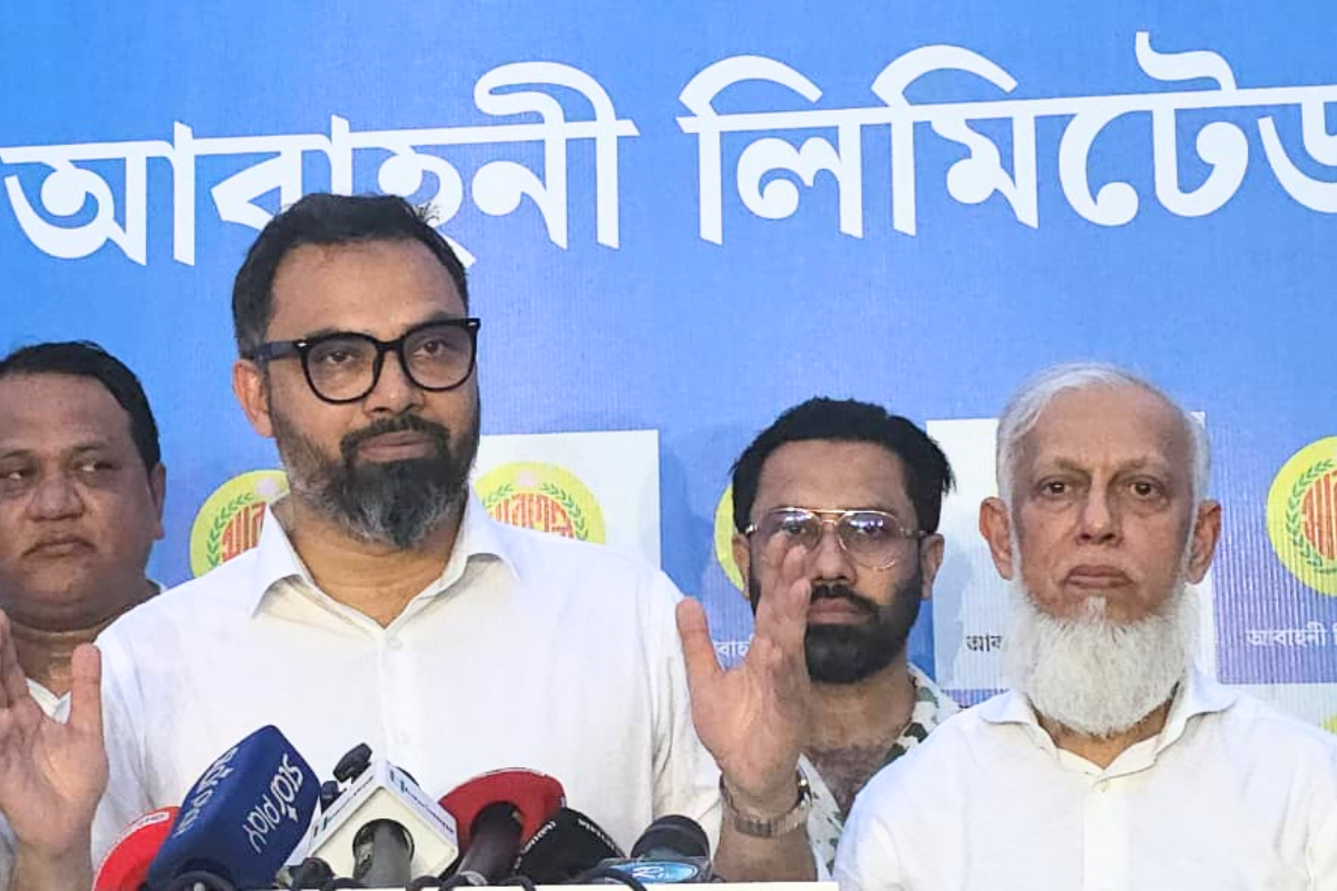 আবাহনীতে ক্রীড়া প্রতিমন্ত্রী: খেলাধুলাকে রাজনীতিমুক্ত রাখার ঘোষণা