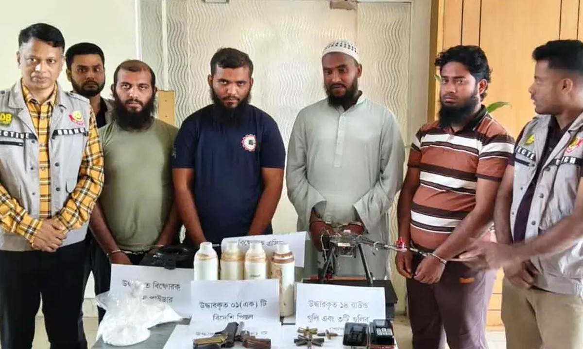 উগ্রবাদী চক্রের চার সদস্য গ্রেপ্তার