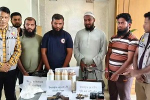 উগ্রবাদী চক্রের চার সদস্য গ্রেপ্তার
