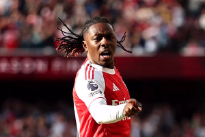 এজের লক্ষ্যভেদে নিউক্যাসলকে হারিয়ে পুনরায় শীর্ষে আর্সেনাল