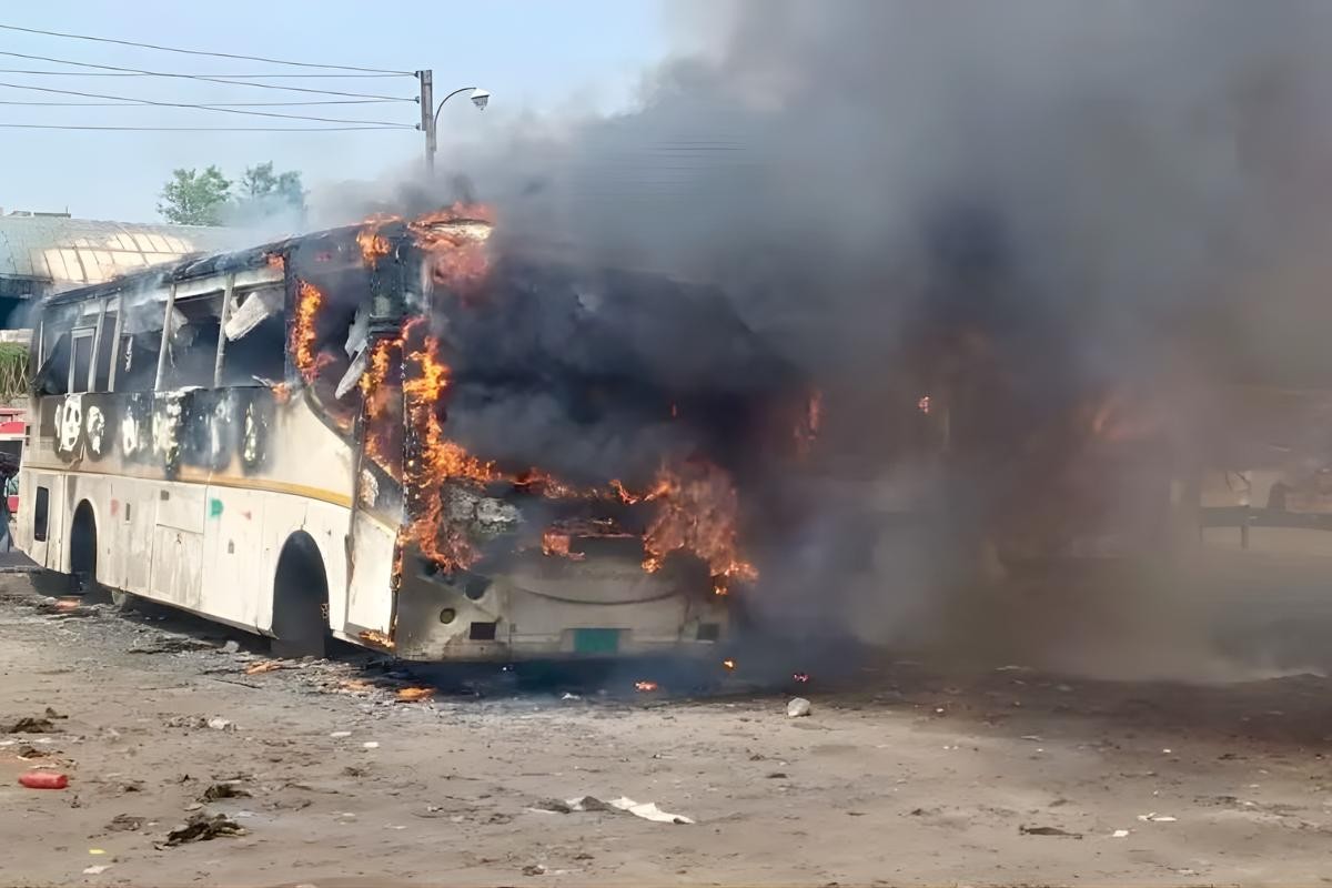 কুমিল্লায় তিন বাসে ভয়াবহ আগুন