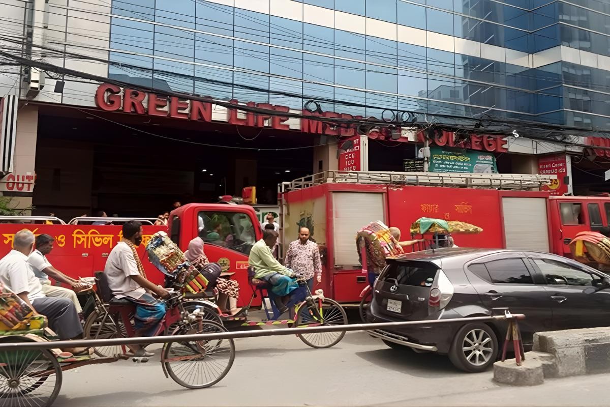 গ্রিন লাইফ হাসপাতালে অগ্নিকাণ্ড