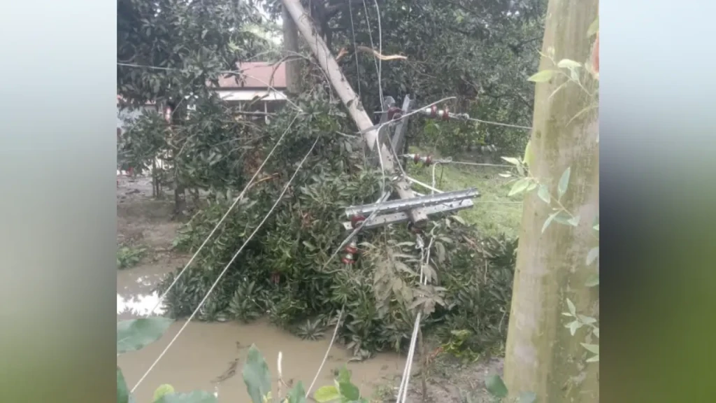 চার দিন অন্ধকারে মাদারগঞ্জের জনজীবন চার দিন অন্ধকারে মাদারগঞ্জের জনজীবন