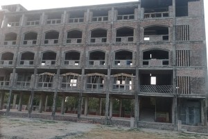 ছয় বছরেও অসম্পূর্ণ বিদ্যালয় ভবন