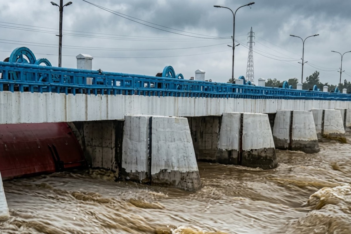 টানা বৃষ্টিতে দেশের চার নদীর পানি বিপৎসীমা ছাড়াল, পাঁচ জেলায় বন্যা সতর্কতা